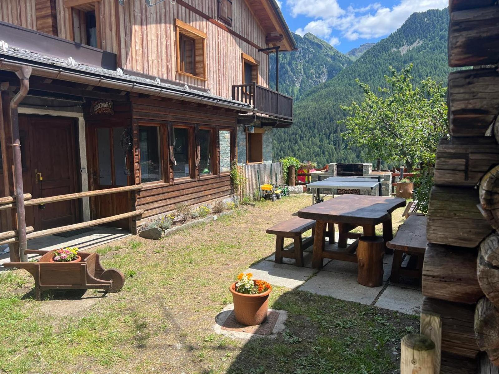 Joivy Modern Family Chalet With Stunning Mountain Views Champoluc Exterior photo