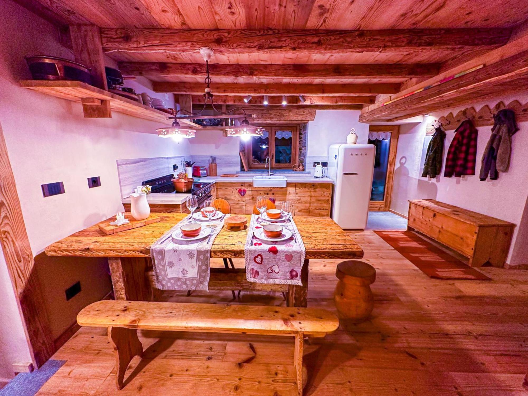 Joivy Modern Family Chalet With Stunning Mountain Views Champoluc Exterior photo