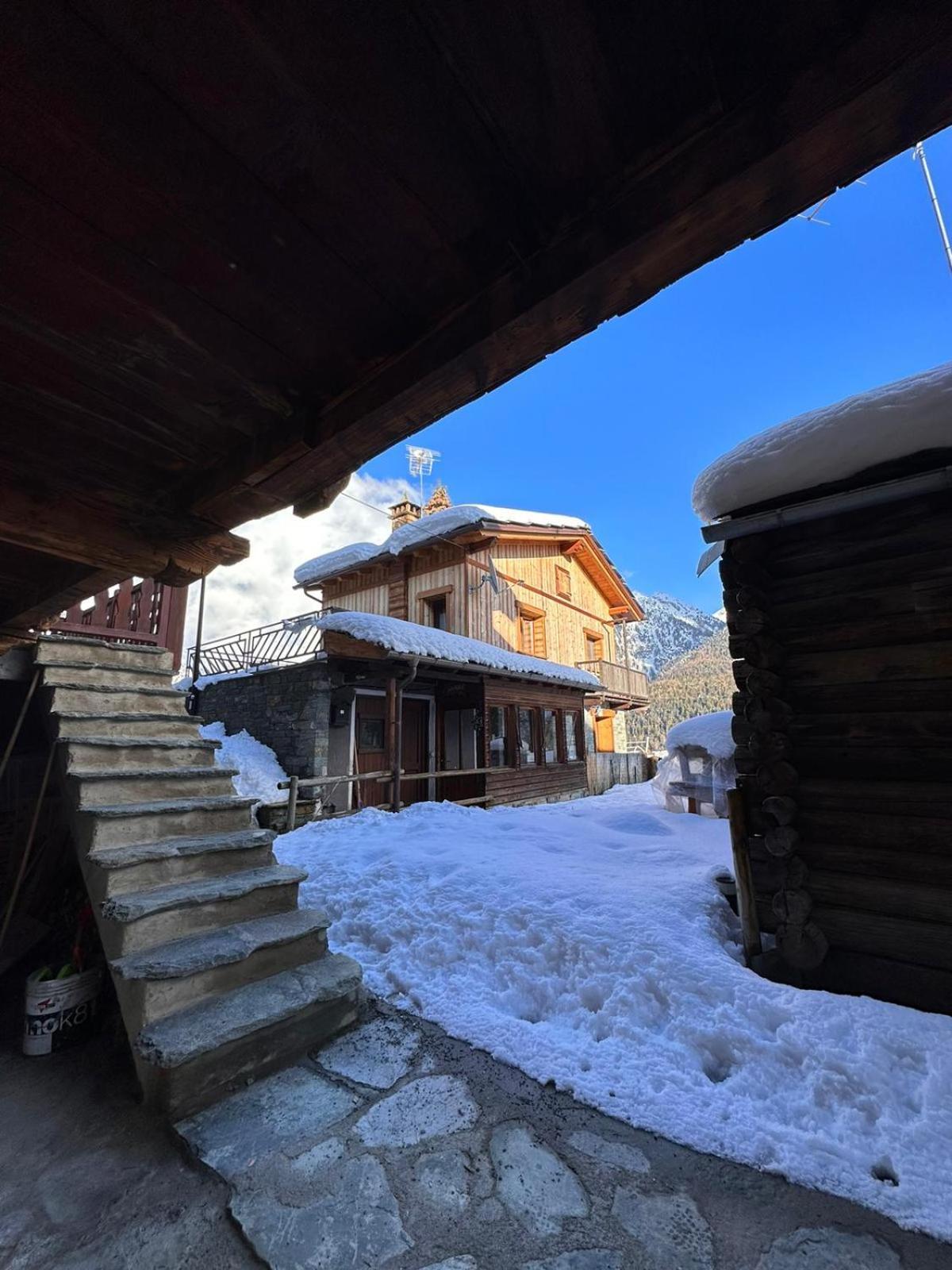 Joivy Modern Family Chalet With Stunning Mountain Views Champoluc Exterior photo