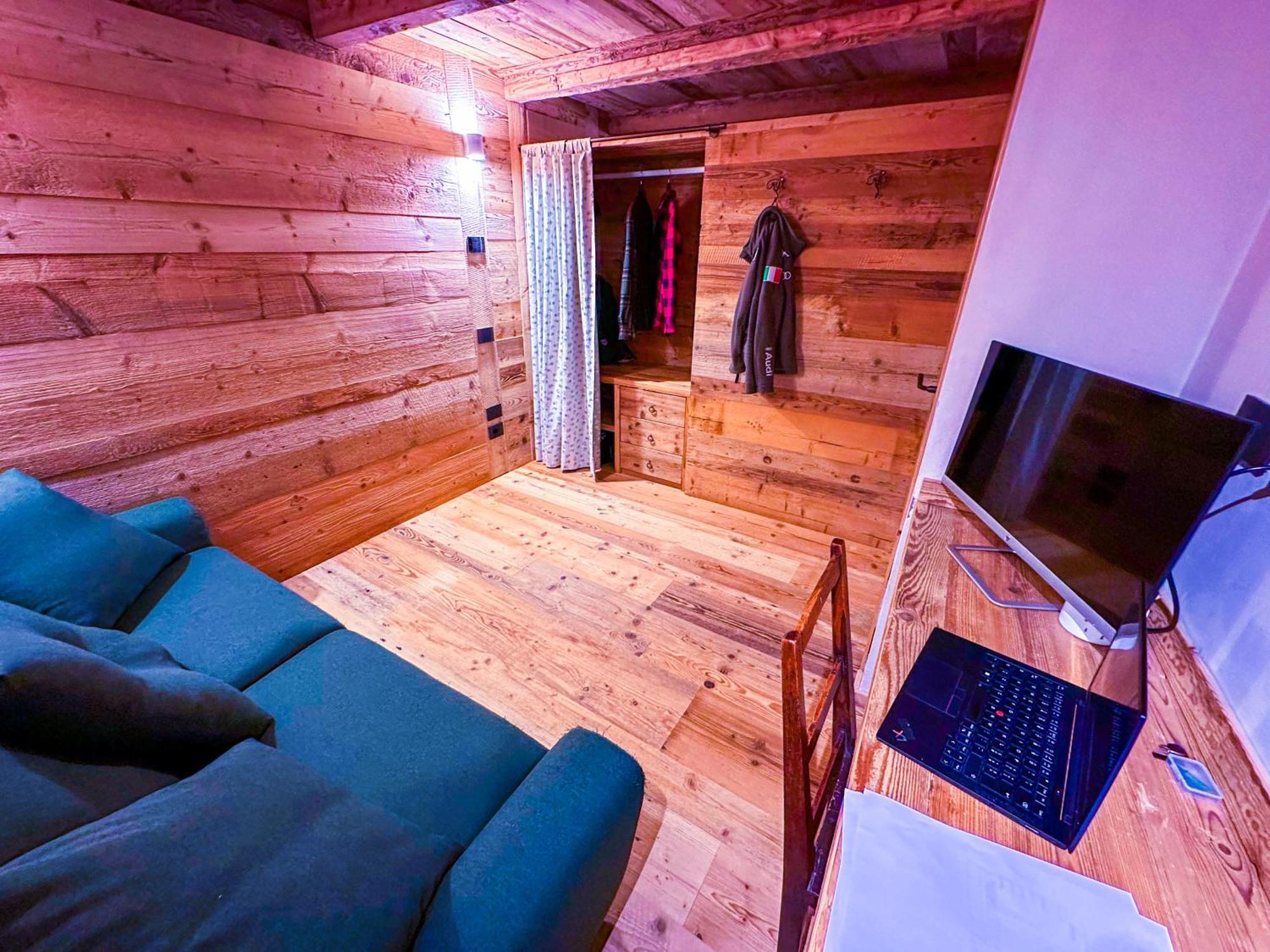 Joivy Modern Family Chalet With Stunning Mountain Views Champoluc Exterior photo
