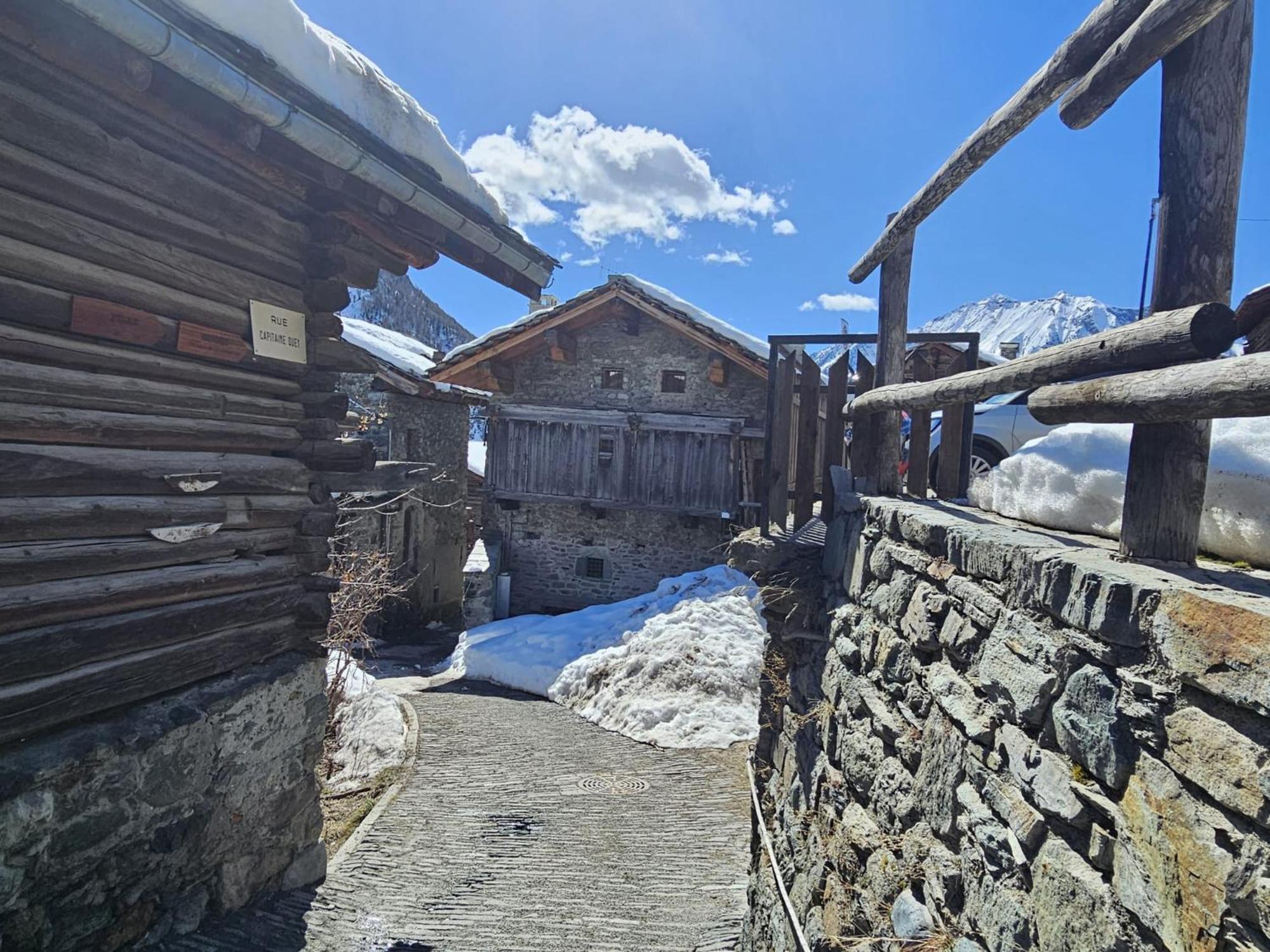 Joivy Modern Family Chalet With Stunning Mountain Views Champoluc Exterior photo